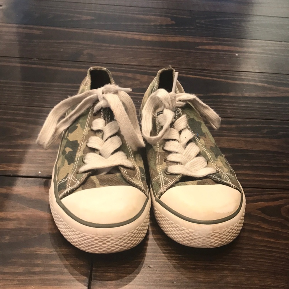 Green camouflage shoes
